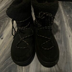 Old Navy Black Winter Boots